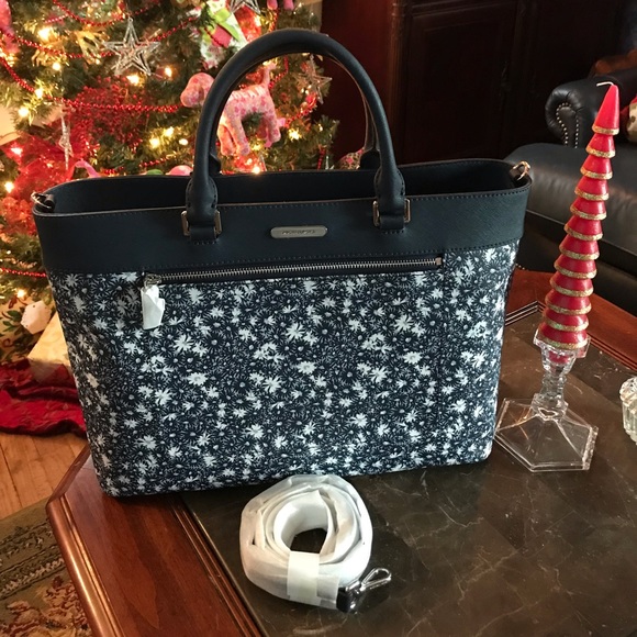 Michael Kors Handbags - Michael Kors Colgate Navy Large tote